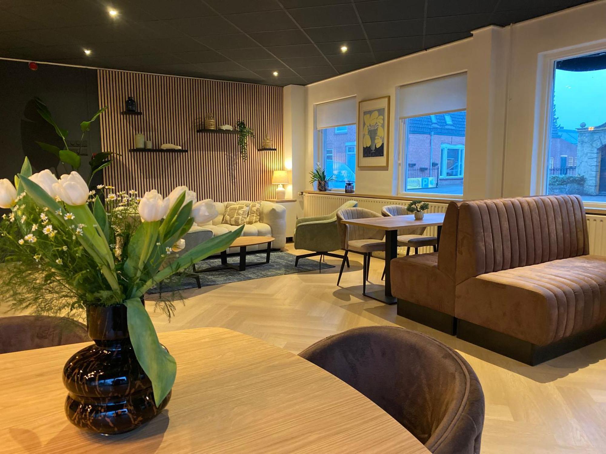 Hotel Emilia Kaatsheuvel ภายนอก รูปภาพ