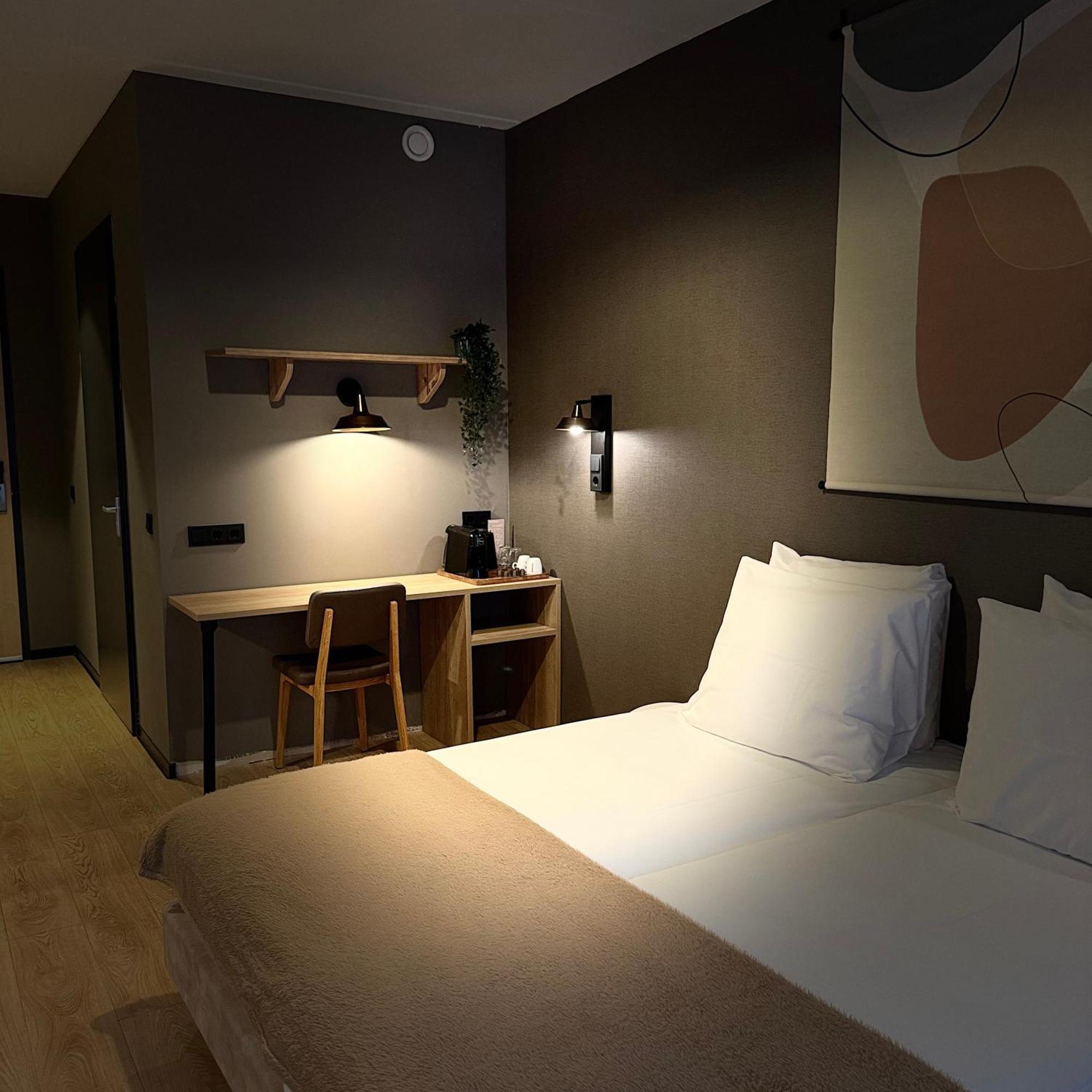 Hotel Emilia Kaatsheuvel ภายนอก รูปภาพ