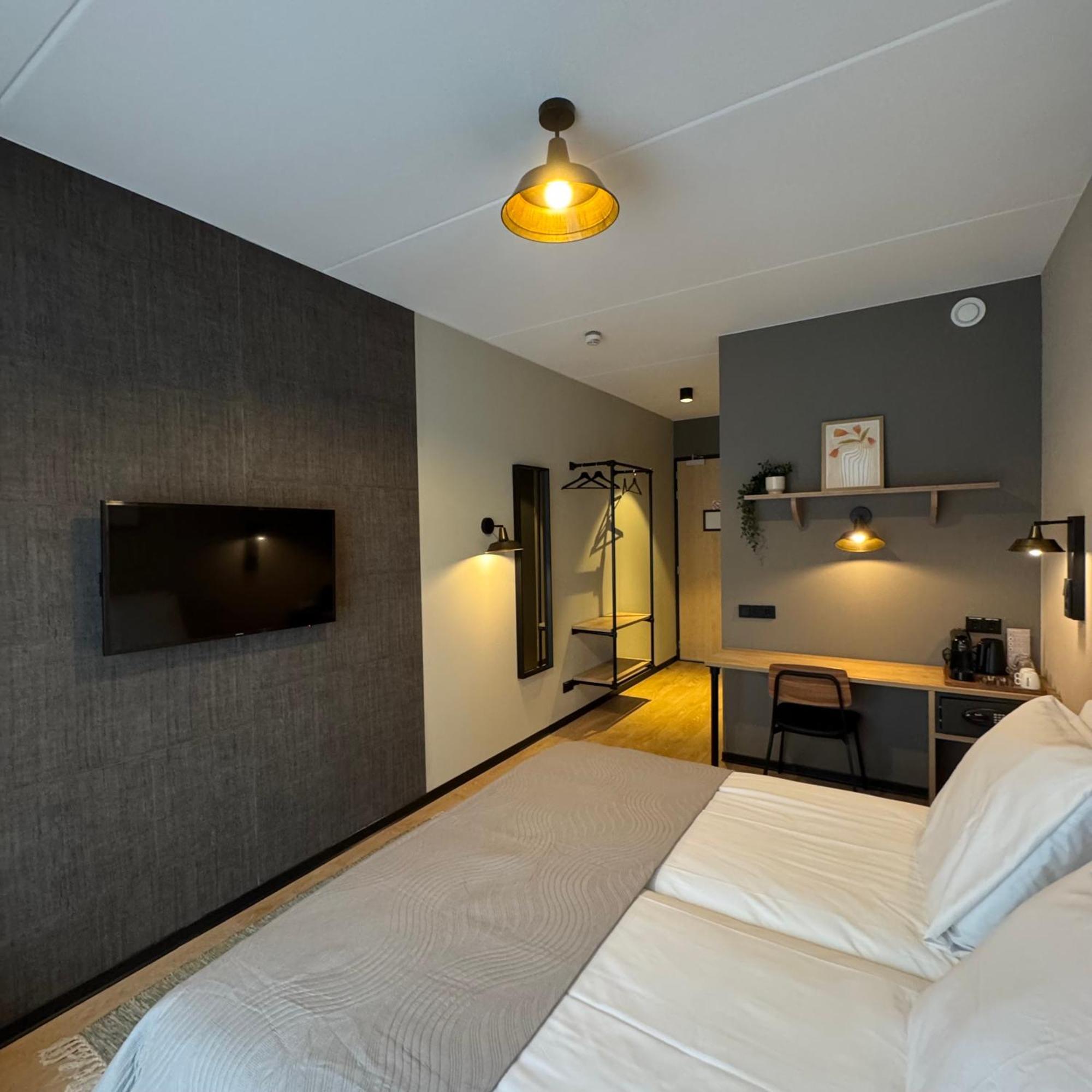 Hotel Emilia Kaatsheuvel ภายนอก รูปภาพ