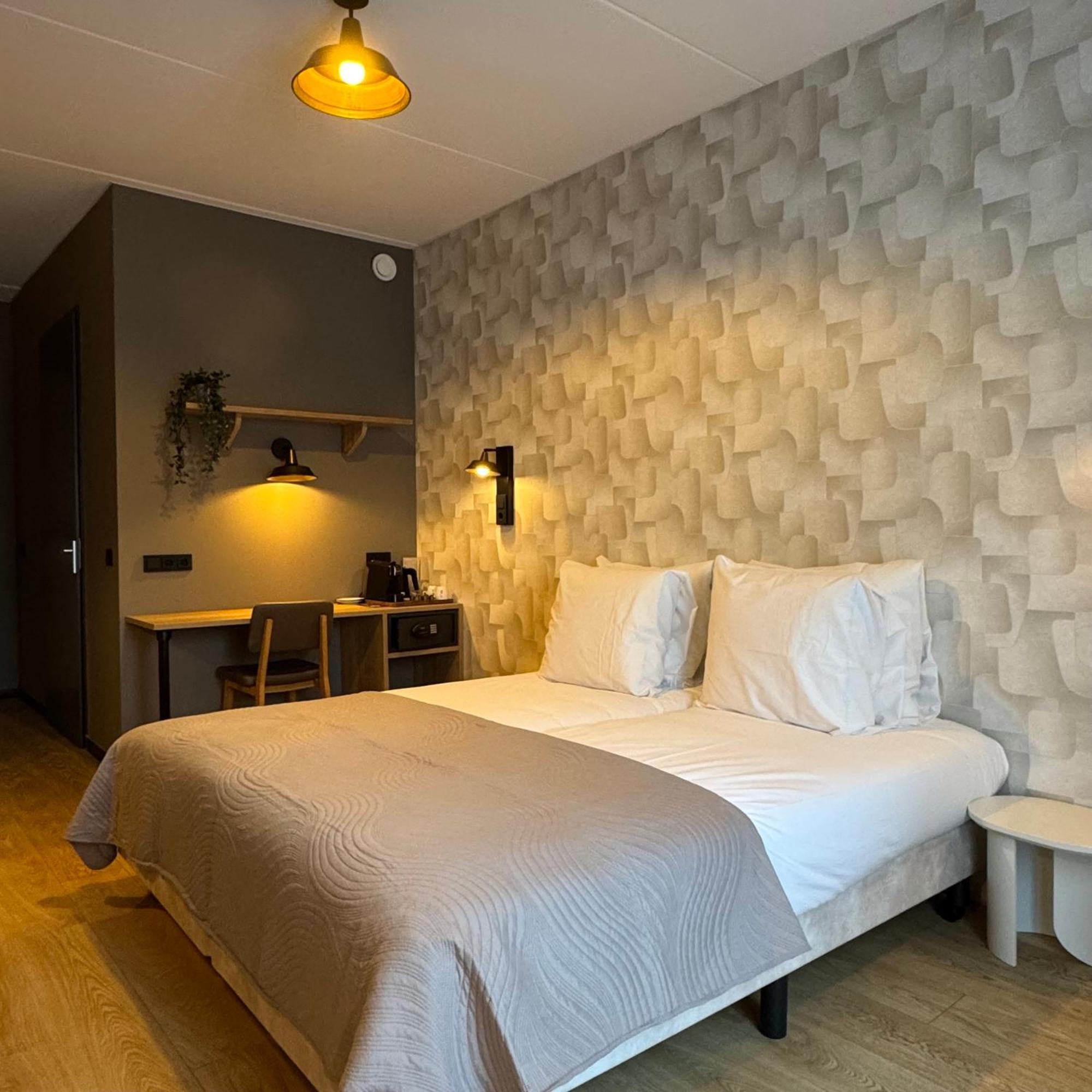 Hotel Emilia Kaatsheuvel ภายนอก รูปภาพ