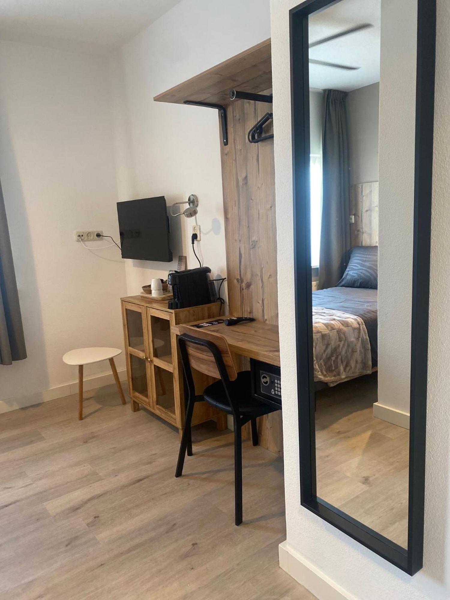 Hotel Emilia Kaatsheuvel ภายนอก รูปภาพ